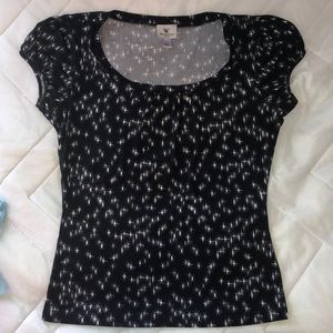 Worthington Stretch blouse. Size small. Black with white starburst design.